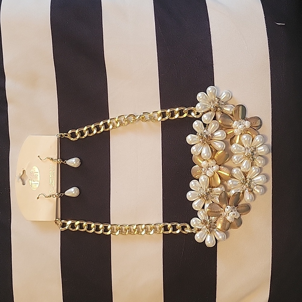 Earrings and necklace set